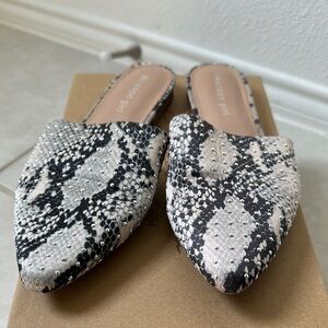 Madden Girl Women's Black and Gray Mules